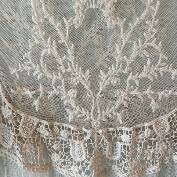 Lace Blouse - Picture 4 of 5